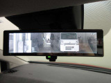 スマートルームミラー付きで後部座席に乗車してても後方がしっかり見れます