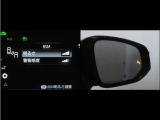 隣車線を走る車両をレーダーで検知し、ドアミラーでは確認しにくい後側方エリアに存在する車両に加え、急接近してくる車両も検知します。車両を検知するとドアミラーに搭載されたLEDインジケーターが点灯します。