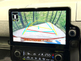 【バックカメラ】駐車時に後方がリアルタイム映像で確認できます。大型商業施設や立体駐車場での駐車時や、夜間のバック時に大活躍!運転スキルに関わらず、今や必須となった装備のひとつです!