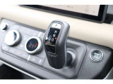 オートマティックですが、マニュアルモードも備えております。スポーティな走行を楽しみたい時等、運転する楽しさが増えます。