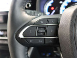 ステアリングスイッチ付き。前方から目を離すことなく操作することが可能です。