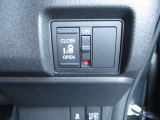 左側電動スライドドアが装備されています。狭い駐車場でも乗り降りがスムーズに行えます。