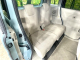 後部座席も気になるようなキズ・汚れやへたり等、大きなダメージはなく、良好な状態です。