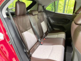 後部座席も気になるようなキズ・汚れやへたり等、大きなダメージはなく、良好な状態です。