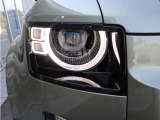 LEDシグネイチャーライト付きデジタルLEDヘッドライトが装着されて夜間走行が楽に運転が出来ます。