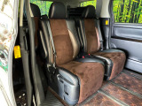 後部座席も気になるようなキズ・汚れやへたり等、大きなダメージはなく、良好な状態です。