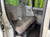 後部座席も気になるようなキズ・汚れやへたり等、大きなダメージはなく、良好な状態です。