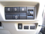 両側電動スライドドドアとなります。運転席からの遠隔開閉にも対応しております。