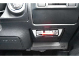 ETCは運転席インパネ右下に専用カバーによって埋め込まれています。社外品のためスバルあんしん保証対象外です。