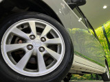 【純正14インチアルミホイール】外観にマッチした純正アルミホイールを装着しております。各種社外アルミホイールや、スタッドレスタイヤも取扱いしております。是非ご相談ください♪