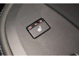 シートヒーターは後部座席にも装備されております!