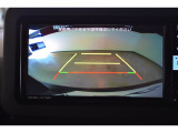 バックモニター付き。車両後方の映像がナビ画面に表示されるので、車庫入れが苦手な人も安心です。ただし、目視確認もお忘れなくお願いいたします。