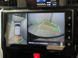 パノラミックビューモニター付きです。車両を上から見たような映像をディスプレイオーディオ画面に表示。運転席からの目視だけでは見にくい、車両周辺の状況をリアルタイムでしっかり確認できます。