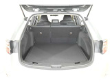 広々としたラゲージスペースを備えています。大きなものや長さのある荷物もしっかりと積み込めます。