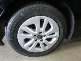 お洒落は足元から♪純正アルミホイール装着です!