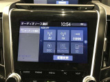 トヨタ純正7インチメーカーオプションナビ装備。