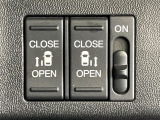 【両側パワースライドドア】スマートキーや運転席のスイッチで後席両側スライドドアの開閉が可能♪電動だから力を入れてドアを開ける必要が無く、小さなお子様でも簡単に開け閉めでき快適です♪