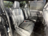 後部座席も気になるようなキズ・汚れやへたり等、大きなダメージはなく、良好な状態です。