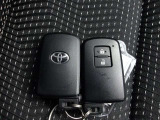 スマートキー2本付き!キーをポケットやカバンに入れておくだけでドアの施錠・開錠やエンジンスタートの操作が簡単です!
