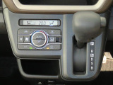 オートエアコンで暑い夏も寒い冬も快適な車内で運転出来ます。