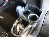 CVT車のシフトレバー&ドリンクホルダー