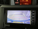 バックガイドモニターで、後方を確認しながら安心して駐車することができます。運転初心者も熟練者も必須の機能ですよ!