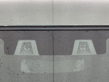 【スズキ セーフティサポート】走行中に前方の車両等を認識し、衝突しそうな時は警報とブレーキで衝突回避と被害軽減をアシスト。より安全にドライブをお楽しみいただけます。