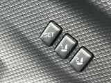 【メモリー機能付きパワーシート】ドライバーごとに設定したシート位置を記憶して、ボタン一つで切り替えできる便利な機能!運転する方が複数名いらっしゃるご家庭におすすめです♪