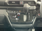 「オートエアコン」が付いています。1年中快適な室内を提供!車内温度を設定すると、風量を自動で調節してくれます。