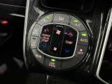 左右独立温度コントロールフルオートエアコンです。運転席、助手席それぞれで独立して温度設定ができます。冷え性の方が乗っても安心ですね♪