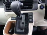 デザインも良く使いやすいシフトレバーとなっております。
