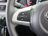 ステアリングスイッチ付き。前方から目を離すことなく操作することが可能です。
