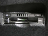 ビルトインタイプのETC車載機です。見た目もスマートで料金所通過もキャッシュレスです。