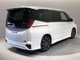 ご納車前にはエンジンオイル・オイルエレメント等を交換して、トヨタディーラーのエンジニアがしっかりと整備をさせていただきます。交換部品などについては、スタッフへお尋ねください。