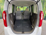 後席を格納すると、これだけの広さが!シーンに合わせたシートアレンジで、大きな荷物も積むことが出来ます♪