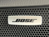 【BOSEサウンドシステム】メーカーオプションの高品位サウンドシステムを搭載。専用のチューニングが施された大小様々なスピーカーから良質なサウンドが奏でられ、臨場感あふれる音響空間を演出します。