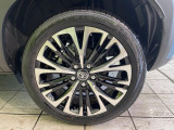 【純正18インチアルミホイール】外観にマッチした純正アルミホイールを装着しております。各種社外アルミホイールや、スタッドレスタイヤも取扱いしております。是非ご相談ください♪