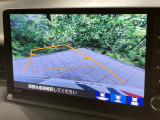 【バックカメラ】駐車時に後方がリアルタイム映像で確認できます。大型商業施設や立体駐車場での駐車時や、夜間のバック時に大活躍!運転スキルに関わらず、今や必須となった装備のひとつです!