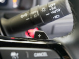 【パドルシフト】 指先のパドルで簡単にシフトチェンジ。手軽にマニュアル車感覚で、スポーティなドライブを楽しむことができます。