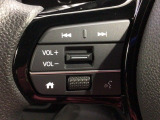 ステアリングにオーディオ操作スイッチが付いています。オーディオ画面に直接タッチしなくても操作が出来ますので、運転に集中できます。