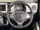 インテリアに合わせたデザインのステアリングは、運転される方のことも考え、運転しやすい形状、大きさです。是非一度、実際に触ってお確かめください。