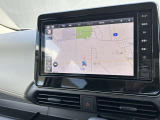 純正のメモリーナビ搭載です。初めての場所でも安心ですね♪