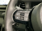 ステアリングにオーディオ操作スイッチが付いています。オーディオ画面に直接タッチしなくても操作が出来ますので、運転に集中できます。