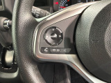 ステアリングにオーディオ操作スイッチが付いています。オーディオ画面に直接タッチしなくても操作が出来ますので、運転に集中できます。