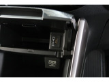 スマートフォンなどの音楽再生が可能なUSB接続ジャック装備車両です♪♪♪