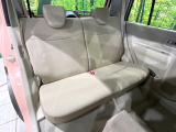 後部座席も気になるようなキズ・汚れやへたり等、大きなダメージはなく、良好な状態です。