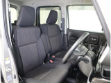 シート位置が高く広くて使いやすい室内空間です。ガラスが大きいので開放感があり、視界が良いので運転しやすいです♪