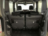バックドアを上げた状態です。シートを倒せば荷室のスペースが広くなります!用途に合わせて快適な室内を!
