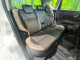 後部座席も気になるようなキズ・汚れやへたり等、大きなダメージはなく、良好な状態です。