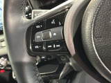 ステアリングにオーディオ操作スイッチが付いています。オーディオ画面に直接タッチしなくても操作が出来ますので、運転に集中できます。